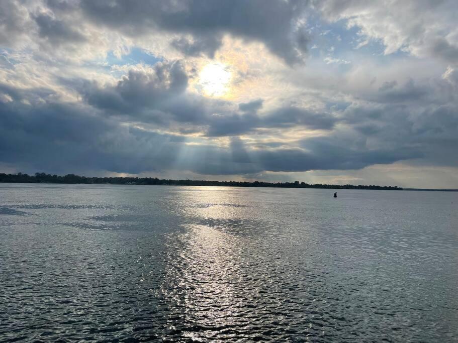Buffalo'S River Den Luaran gambar