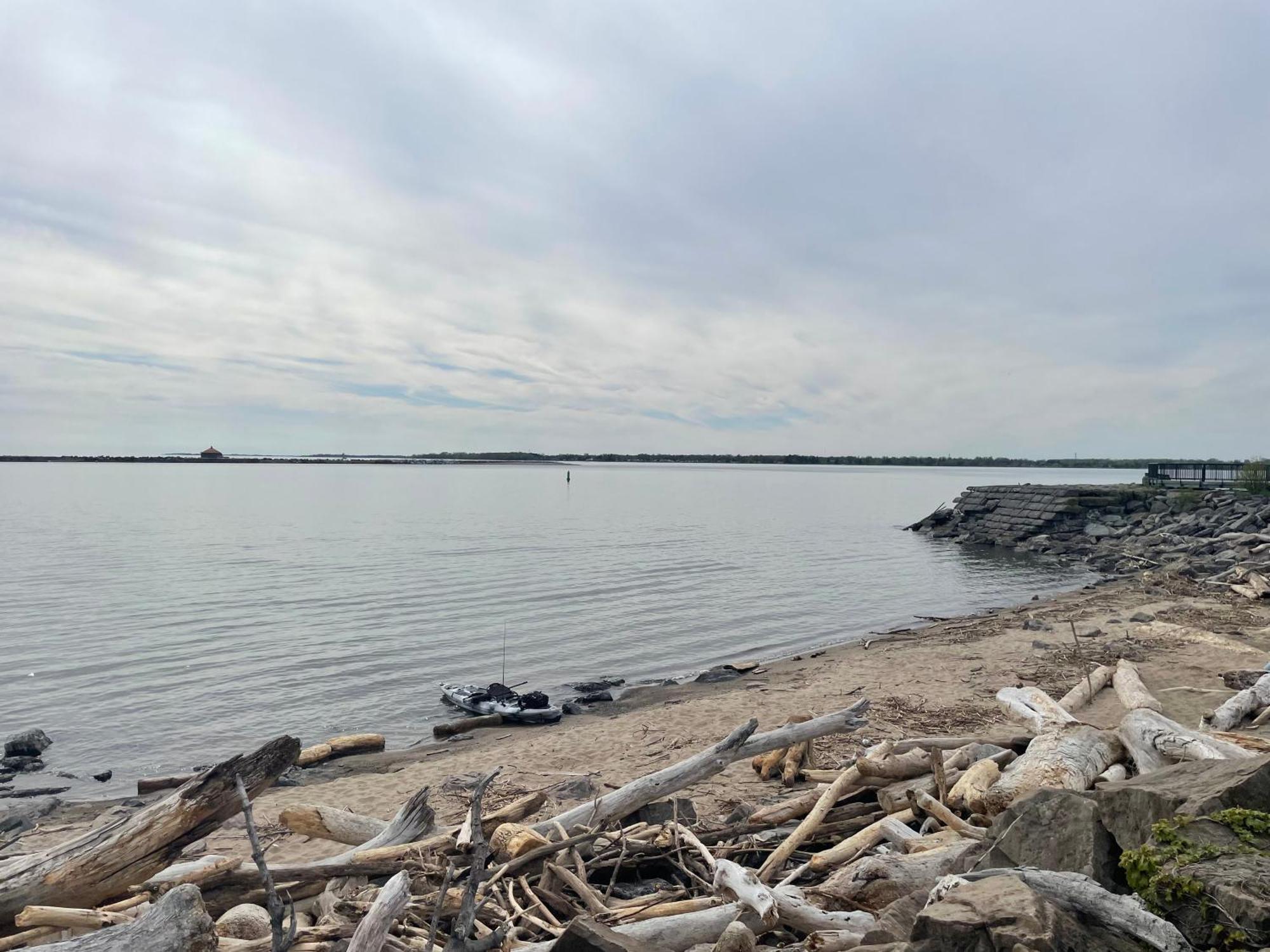 Buffalo'S River Den Luaran gambar